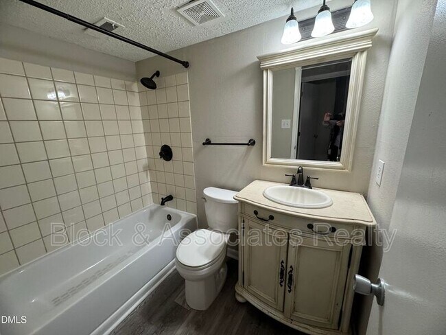 Building Photo - 533 Pine Ridge Pl