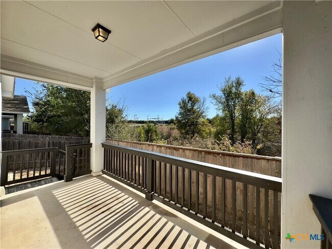 Building Photo - 320 La Escalera Dr