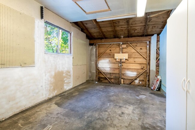 Building Photo - 110 Maryland Dr