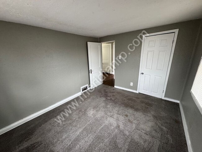 Building Photo - 3217 Raymond St