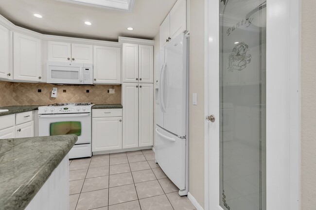 Building Photo - 21166 Gladiolos Way