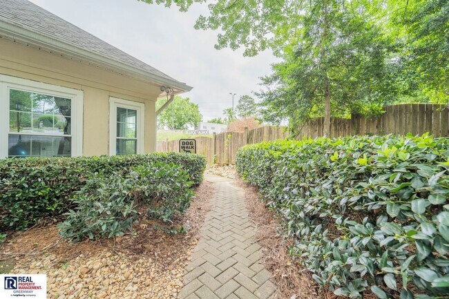 Building Photo - Gated Community In The Heart of Buckhead.