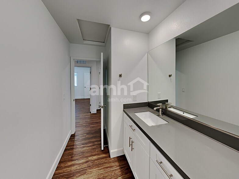 Building Photo - 3376 Blodwen St