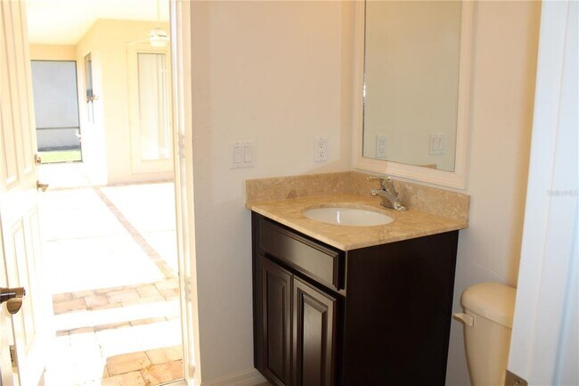 Building Photo - 629 Rosemary Cir