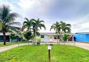 Building Photo - 2868 Lillian Ln