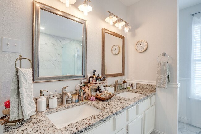 Building Photo - 5221 Grand Mesa Dr