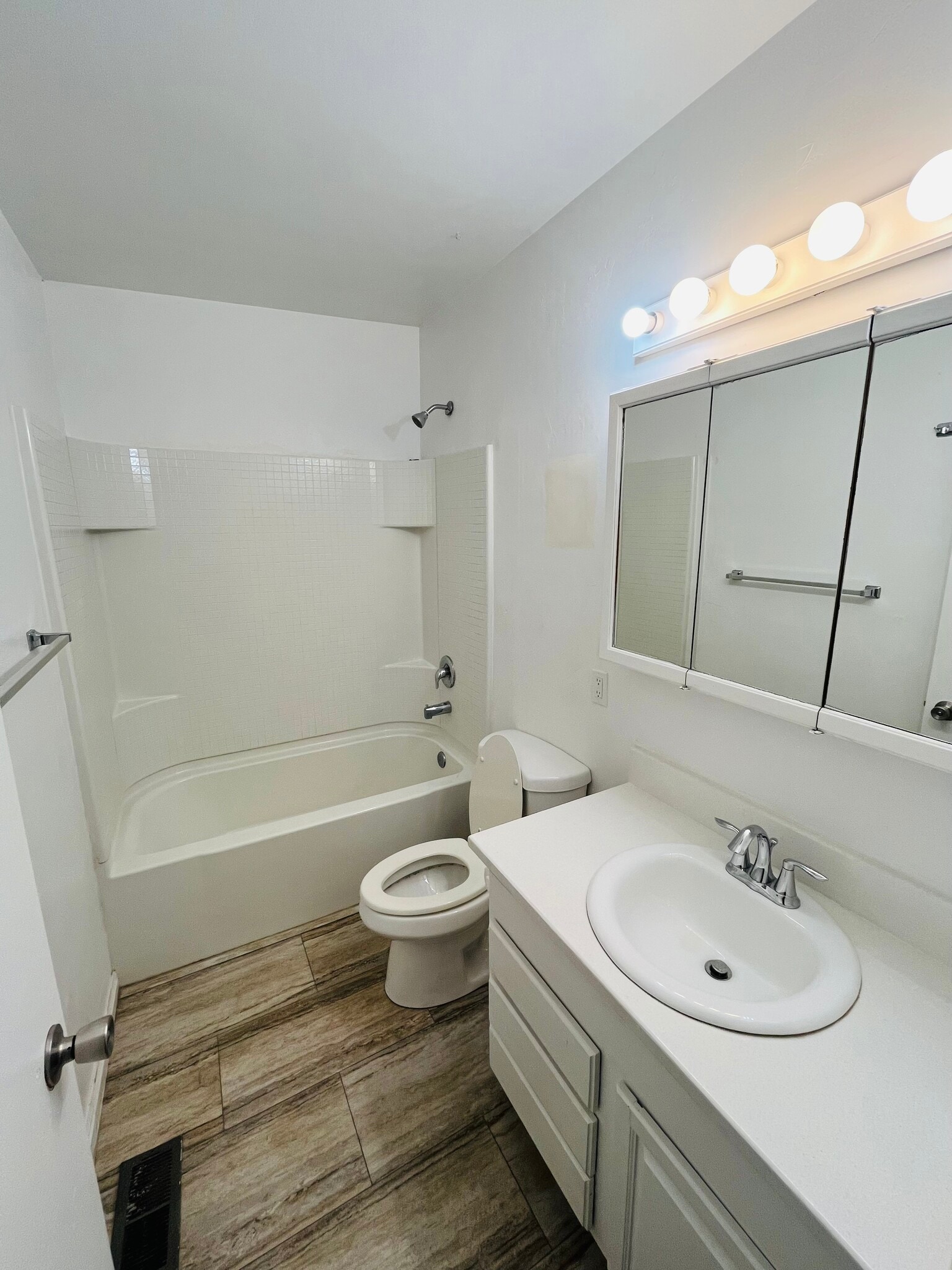 Building Photo - 5760 S 2700 W