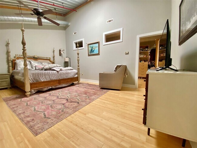 Building Photo - 254 W Washington St