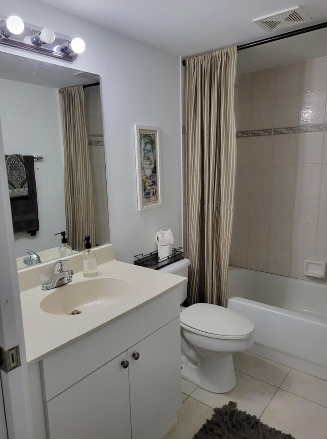 Building Photo - 4401 Crystal Lake Dr