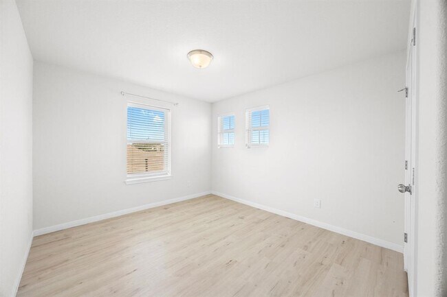 Building Photo - 305 Earl Keen St