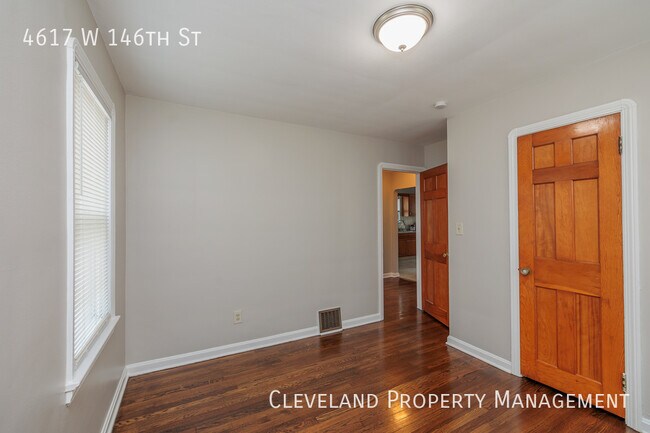 Building Photo - Beautifully Renovated Bungalow