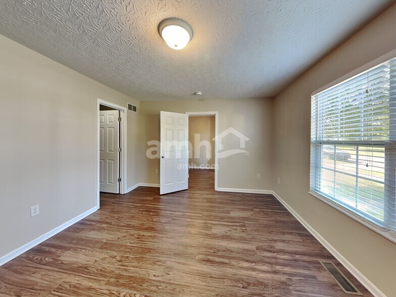 Building Photo - 1166 Linford Cir