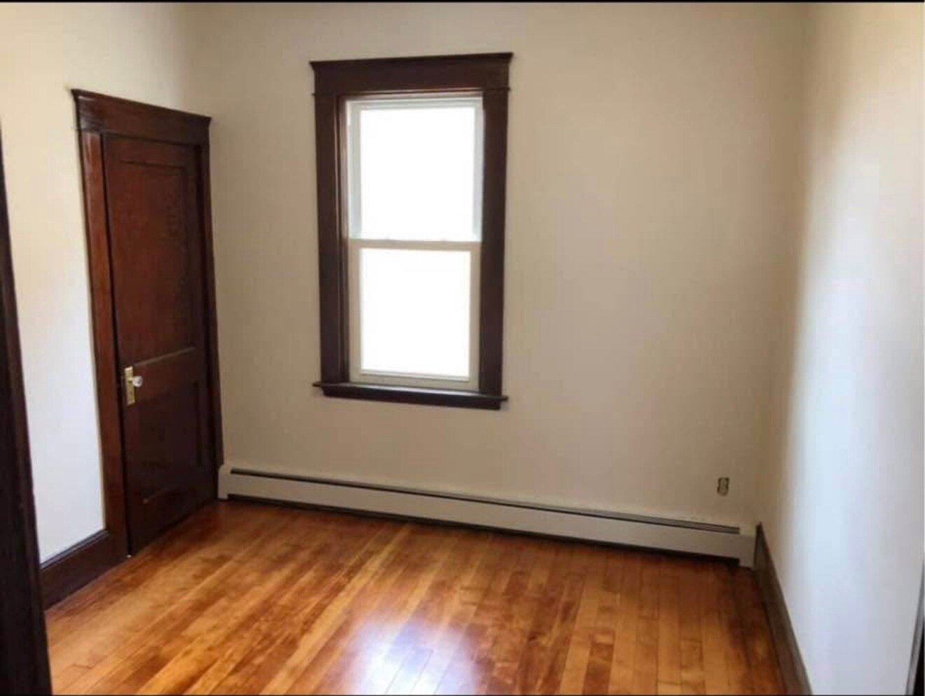 Building Photo - 338 Shaw St