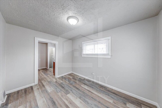 Building Photo - 919 N Bradley Ave