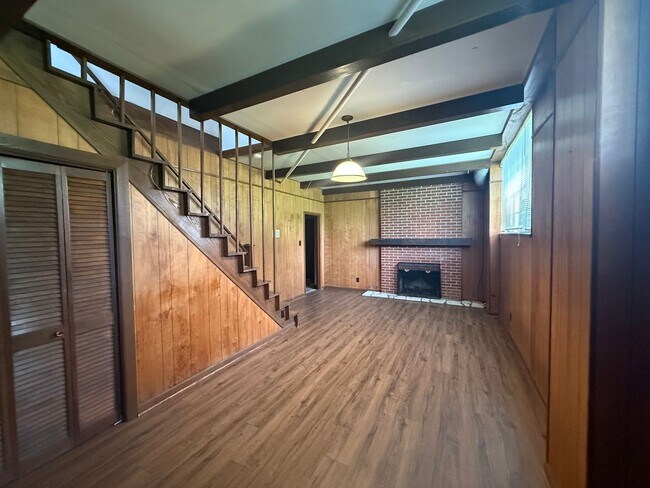Building Photo - 313 Belmont Dr