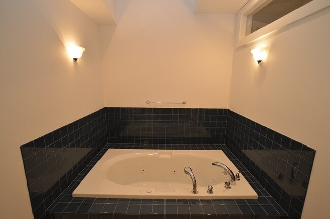 Building Photo - 27 Fayette St