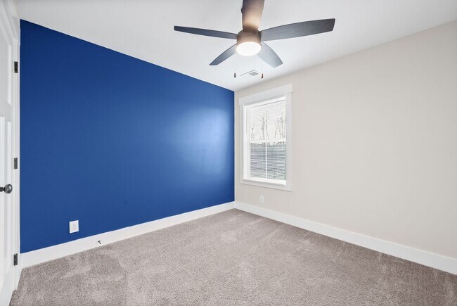 Building Photo - 3 Bedroom Pet Friendly Home For Rent in Sterlin Acres Farms!