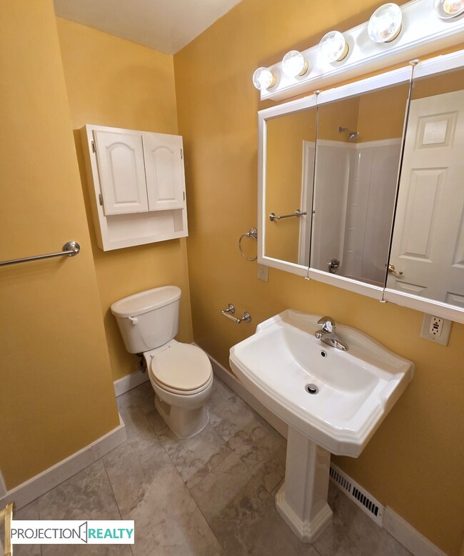 Building Photo - 11128 NE Everett St