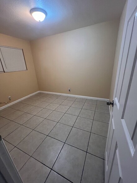 Primary Photo - 640 W Sacramento Ave