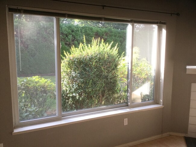 Building Photo - 7117 SW Sagert St