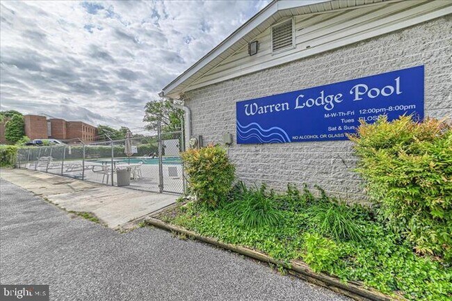 Building Photo - 13 Warren Lodge Ct