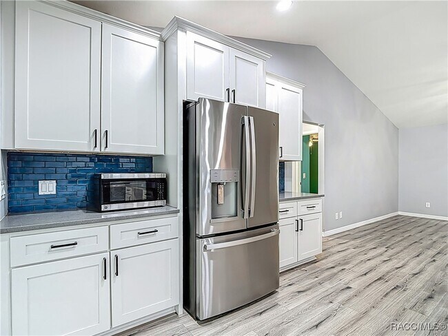 Building Photo - 884 W Massachusetts St