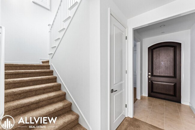 Building Photo - Gorgeous 3 bedroom 2.5 bath home in the newly constructed association of Eastwood Village!