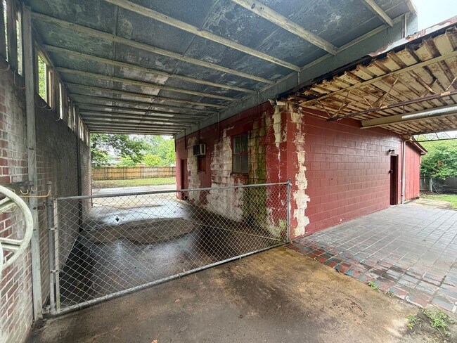 Building Photo - 1221 Burlington Rd