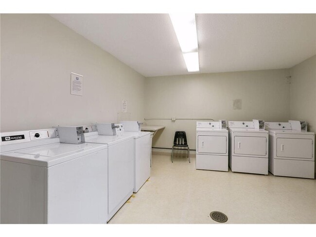 Building Photo - 6730 Vernon Ave S