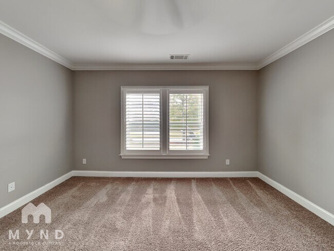 Building Photo - 2995 Manorview Ln