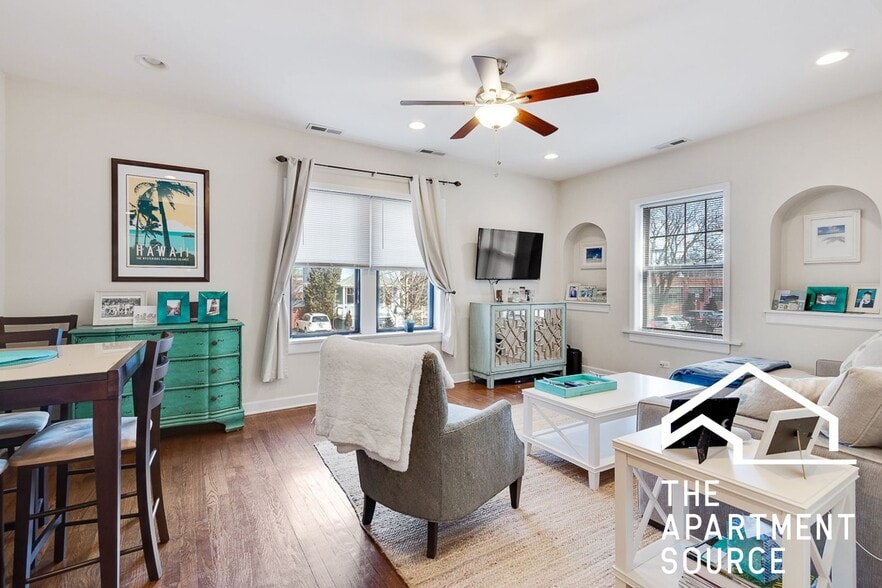 Building Photo - 1827 W Leland Ave