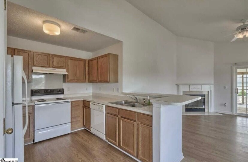 kitchen - 210 Seven Pines Ct