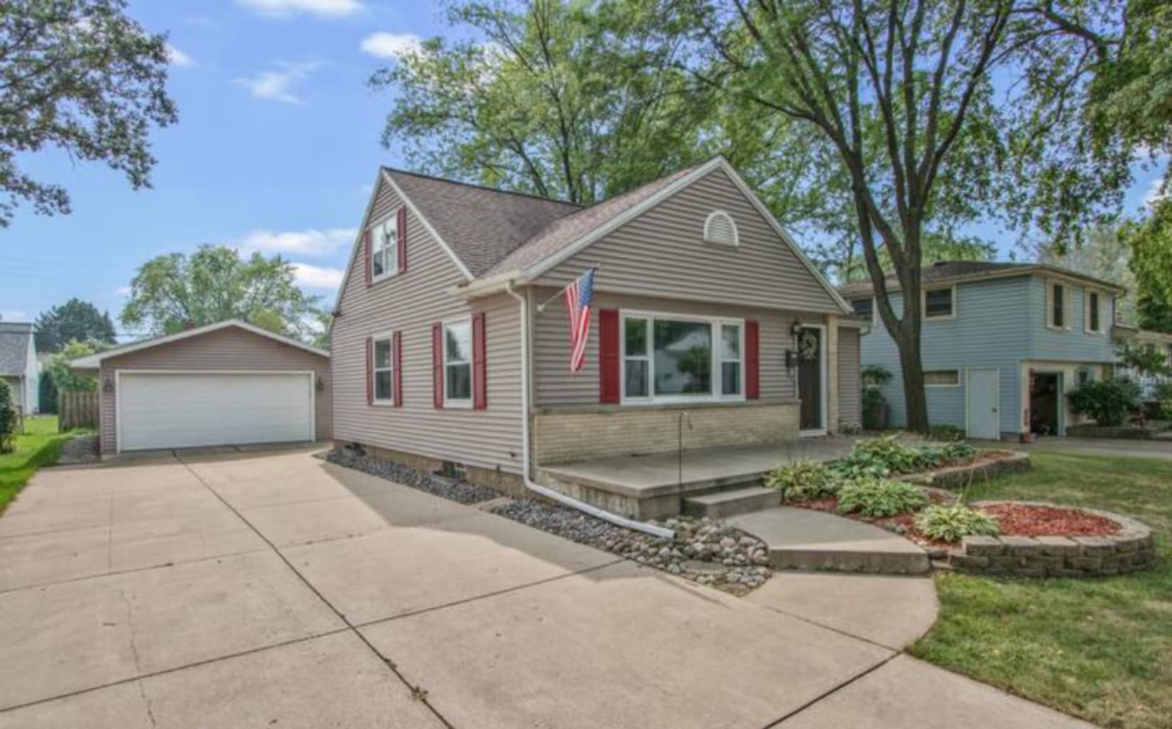 Building Photo - 1071 Kenwood St