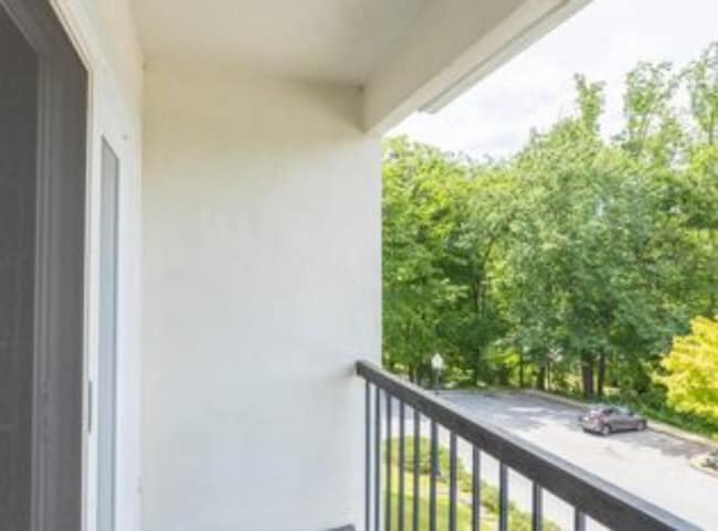 Building Photo - 150 W Kenilworth Cir