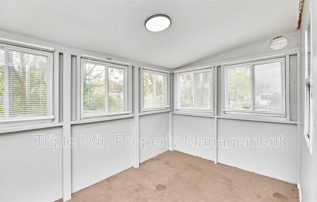 Building Photo - 10128 Ashbrook Dr