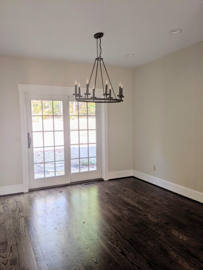 Building Photo - Luxurious Cheshire Village Town-home!
