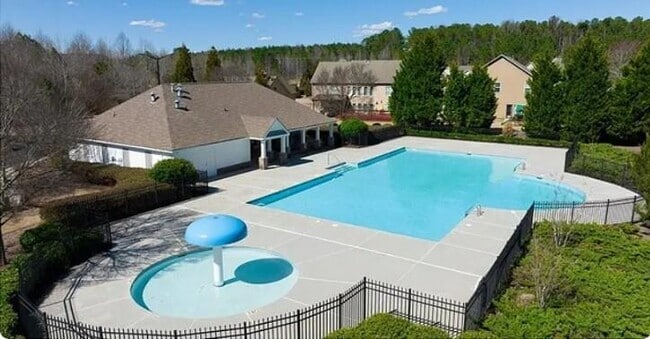 Building Photo - 817 HighGrove Wy