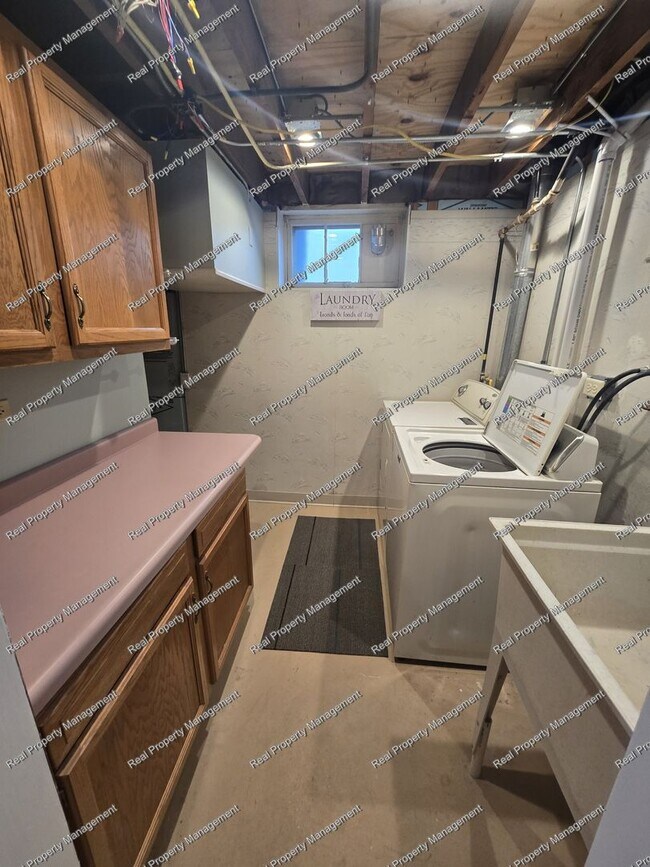 Building Photo - Updated Munster Cape Cod