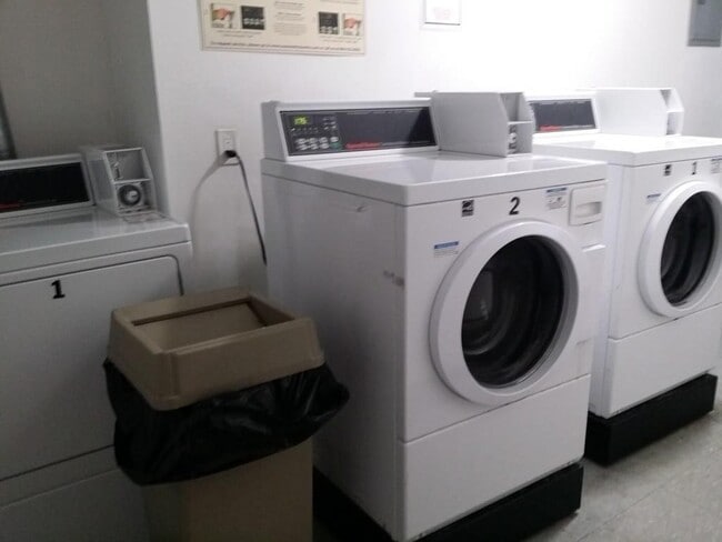 Building Photo - 12 Commonwealth Ct