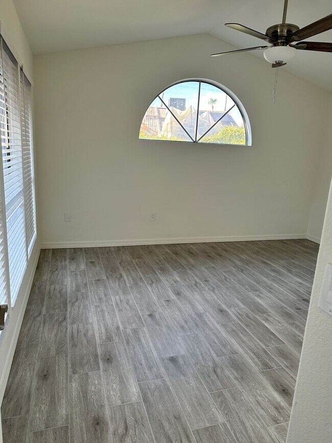 Building Photo - 1430 W Camino Ct