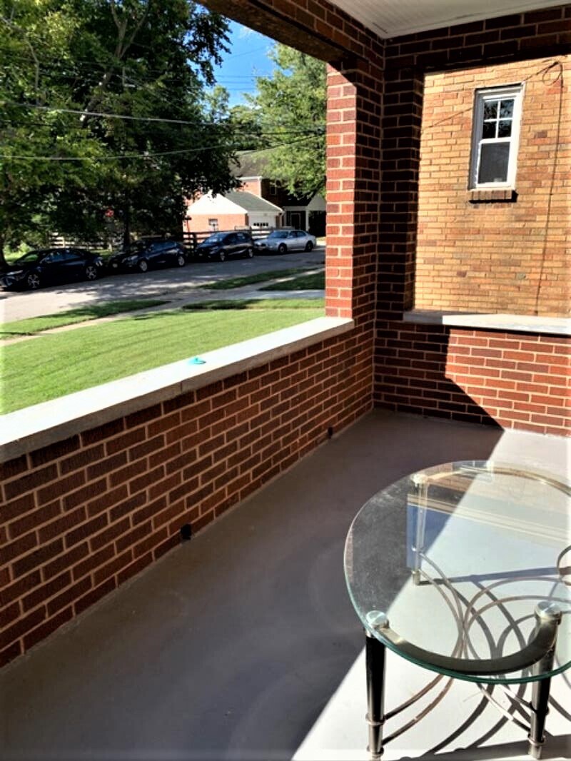 Front Porch - 6422 Fairhurst Ave