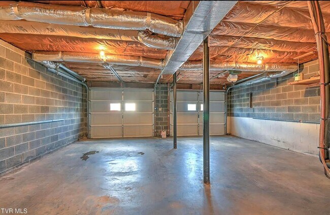 Building Photo - Split foyer 3 bedroom home in quiet area with bonus room, large yard, 2-car garage $2000