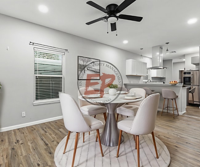 Building Photo - 221 N Bermuda St