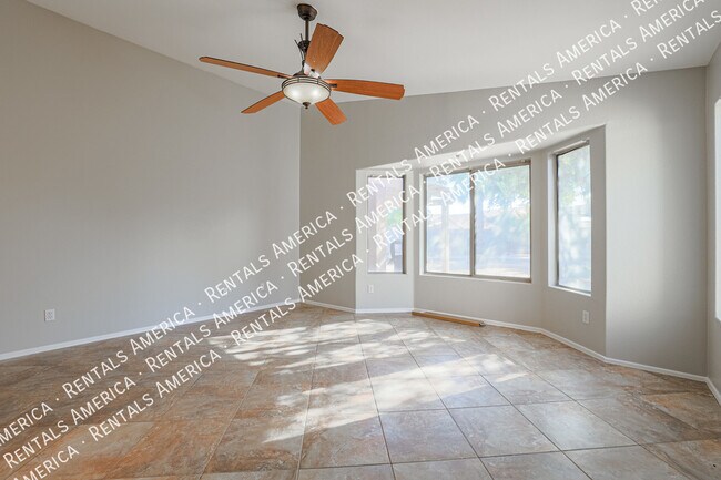 Building Photo - 703 W Canary Way