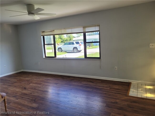 Building Photo - 1417 Kerry Dr