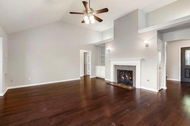 Building Photo - 62 S Dreamweaver Cir