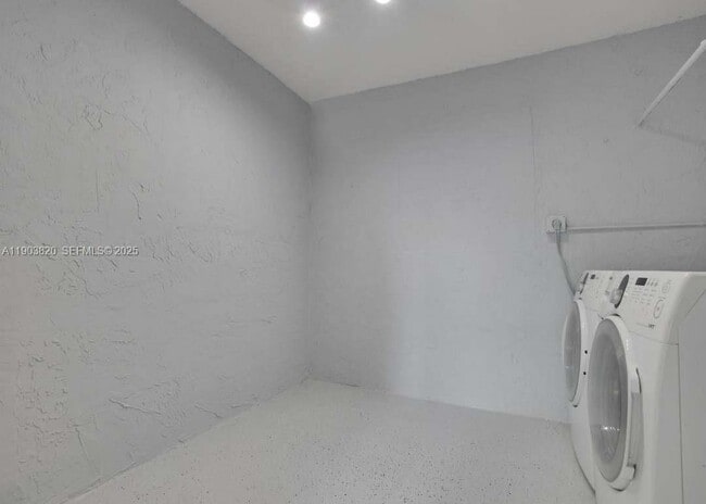 Building Photo - 7603 Kimberly Blvd