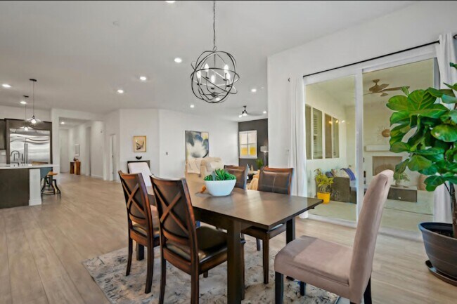 Building Photo - Gorgeous 4 bedroom 3 bath in Northlake