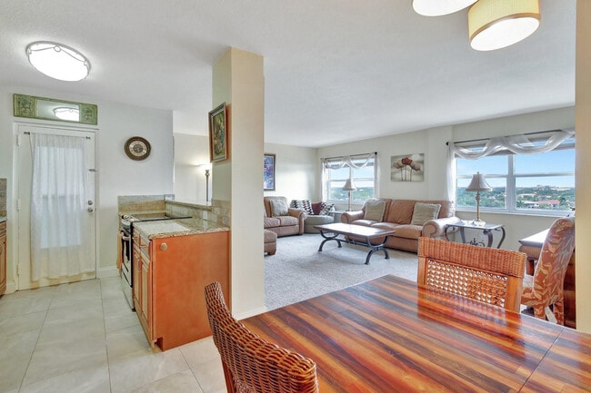 Building Photo - 2555 NE 11th St