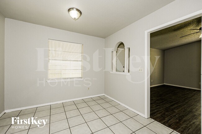 Building Photo - 218 Long Shadow Ln